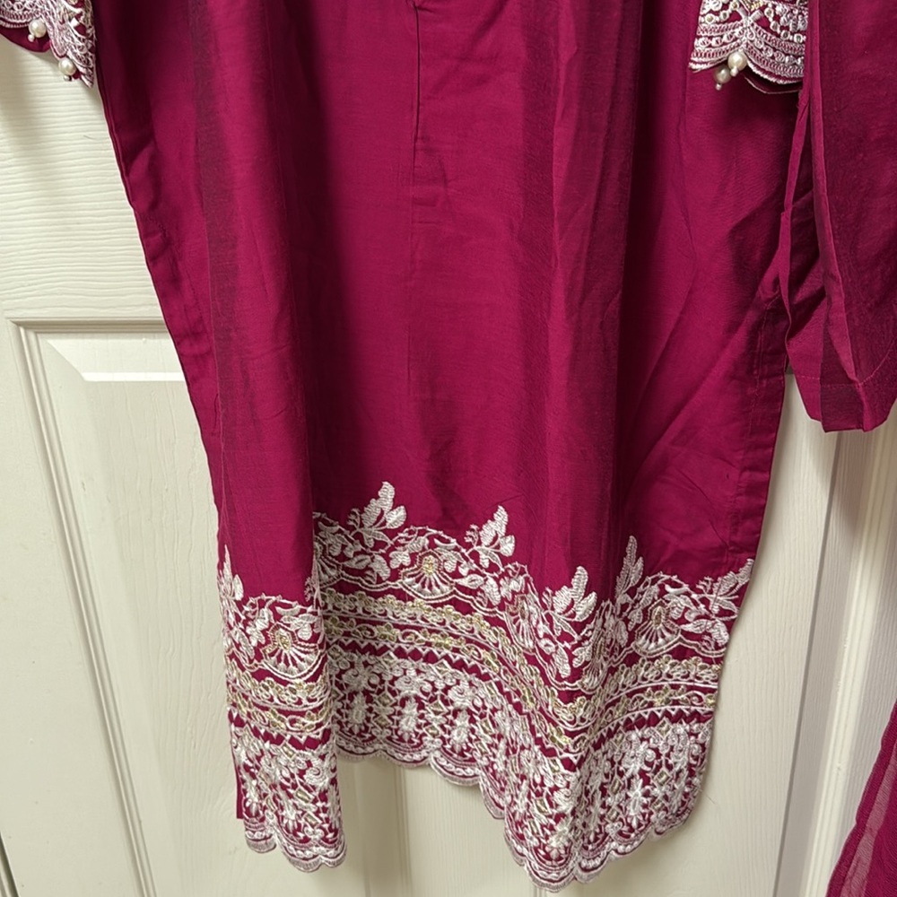 New Pakistani Indian ethnic Elegant burgundy Embroidered shalwar kameez #694 - Picture 4 of 11